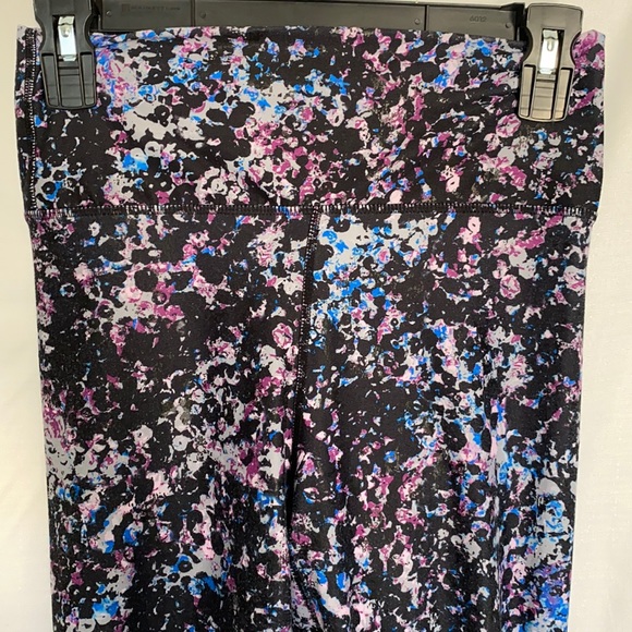 Fabletics Small Leggings Yoga/Running Patterned - Picture 3 of 4